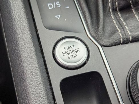 Used 2022 Volkswagen Atlas SEL Premium image 18