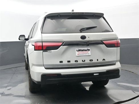 Used 2024 Toyota Sequoia Platinum image 4