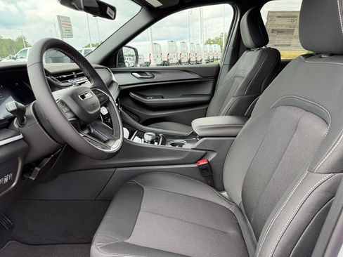 New 2025 Jeep Grand Cherokee Laredo X w/ Luxury Tech Group I image 9