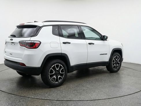 Used 2025 Jeep Compass Trailhawk w/ Trailer Tow Group AWD/4WD image 9