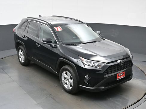 Used 2021 Toyota RAV4 XLE AWD/4WD image 34