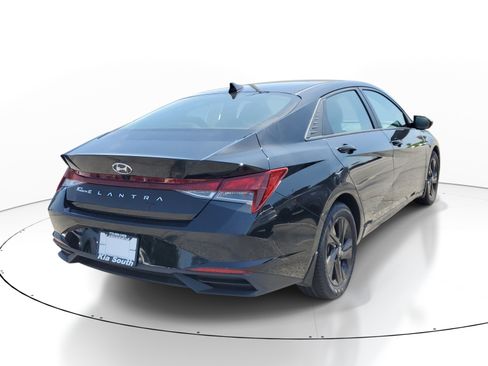 Used 2023 Hyundai Elantra SEL FWD image 6