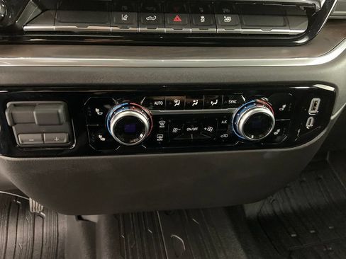 Used 2025 GMC Sierra 3500 SLT AWD/4WD image 28