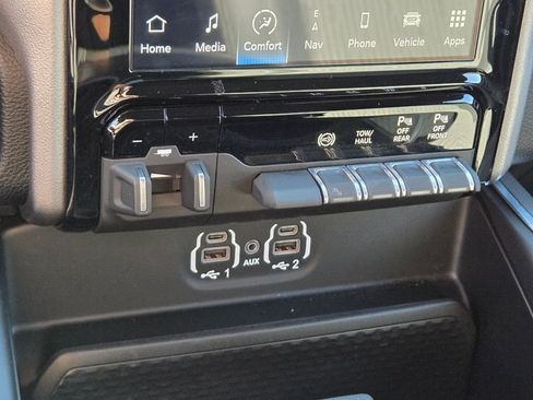 Used 2024 RAM 2500 Big Horn w/ Sport Appearance Package AWD/4WD image 30