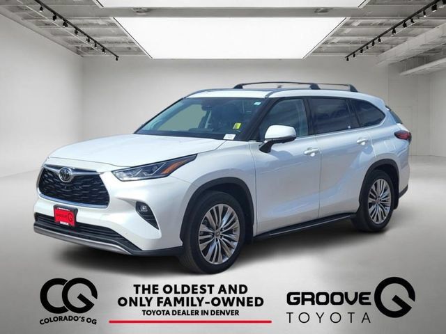 Used 2023 Toyota Highlander Platinum AWD/4WD image 1