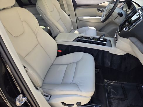 Certified 2025 Volvo XC90 B5 Plus w/ Protection Package Premier image 18