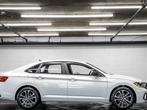 Used 2024 Volkswagen Jetta Sport FWD image 6