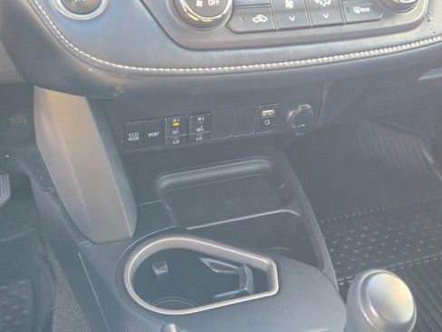 Used 2018 Toyota RAV4 XLE image 23