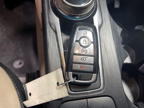 Used 2022 Ford Escape SEL image 36