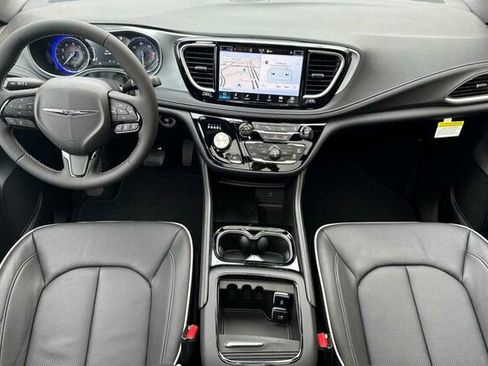 New 2026 Chrysler Pacifica Limited w/ S Appearance Package image 10