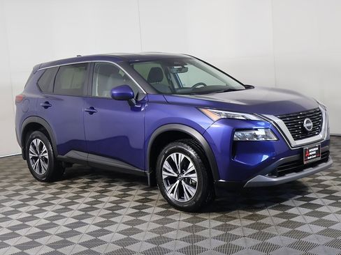 Used 2023 Nissan Rogue SV image 2