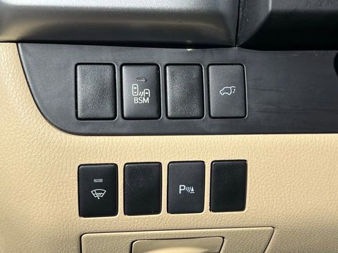 Used 2016 Toyota Highlander Limited AWD/4WD image 34