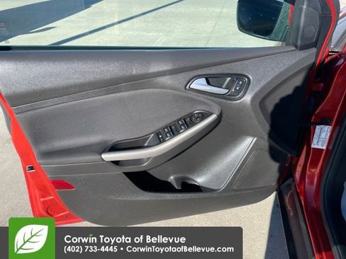 Used 2018 Ford Focus Titanium w/ Titanium Technology Package image 10