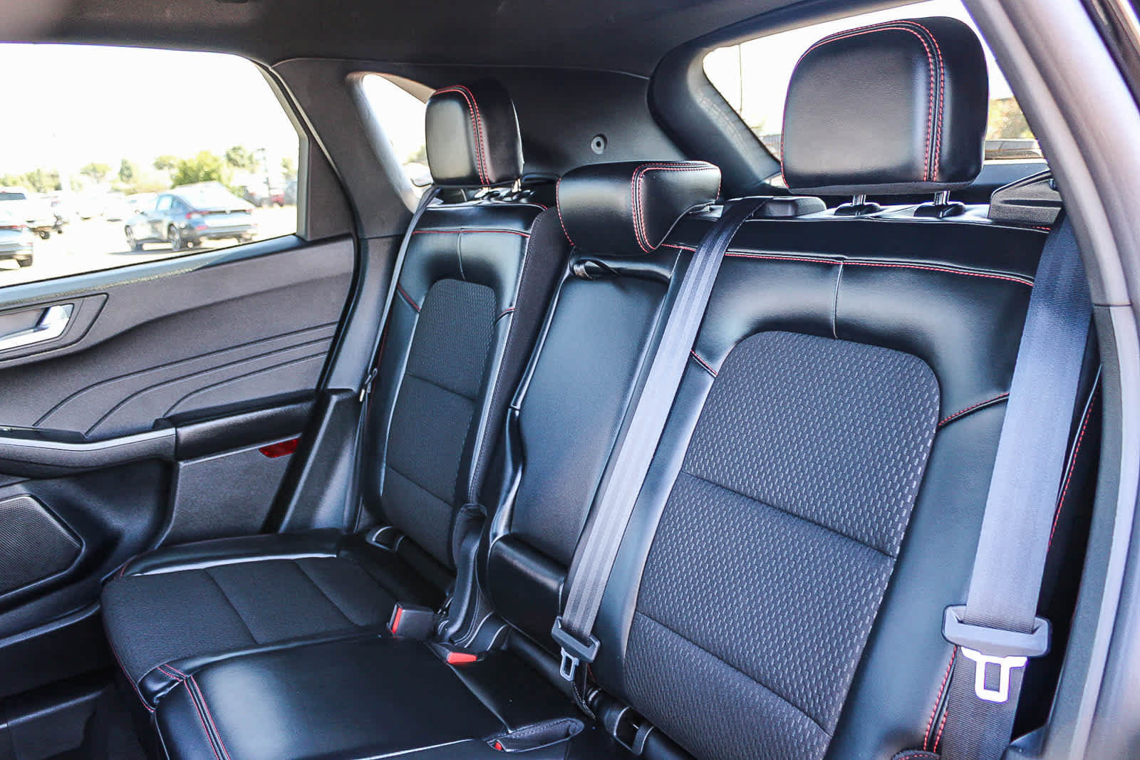 Used 2025 Ford Escape ST-Line FWD image 18