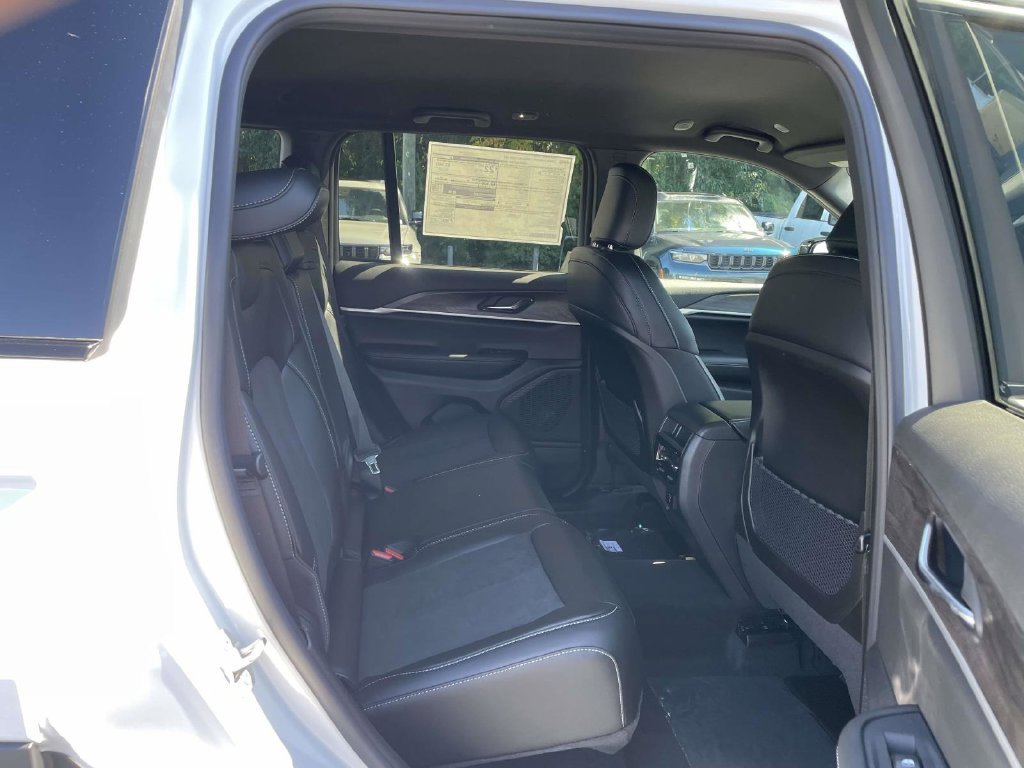 New 2027 Jeep Grand Cherokee 4WD image 18