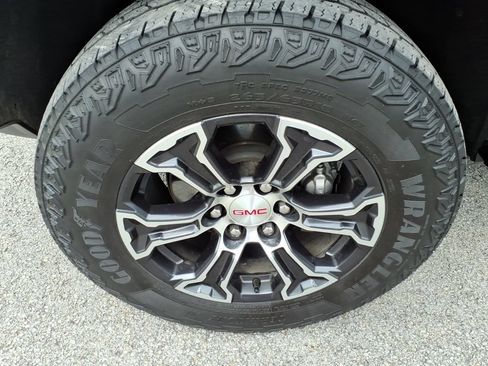 Used 2024 GMC Canyon AT4 AWD/4WD image 5