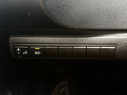 Used 2022 Toyota Corolla SE w/ Carpet Mat Package (TMS) image 6