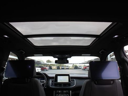 Used 2024 Chevrolet Tahoe Z71 w/ Luxury Package image 21