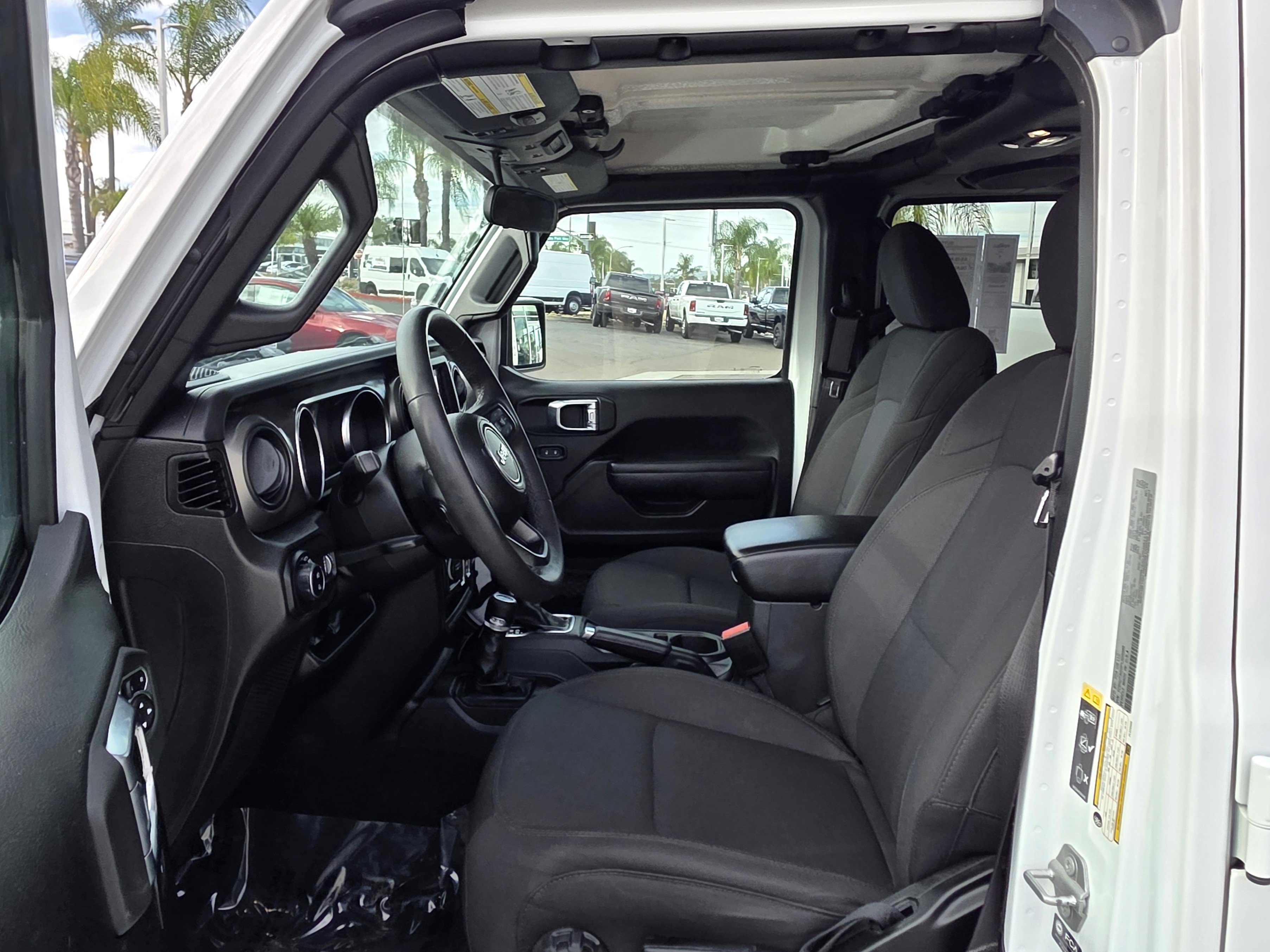 Certified 2023 Jeep Gladiator Sport AWD/4WD image 12
