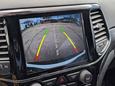 Used 2019 Jeep Grand Cherokee Altitude AWD/4WD image 17