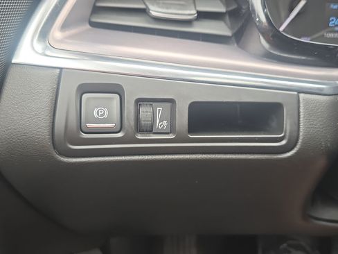 Used 2019 Cadillac XT5 Premium Luxury FWD image 19