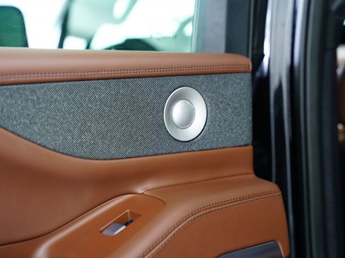 Used 2025 Lincoln Navigator Reserve image 25