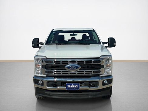 Used 2025 Ford F250 XLT w/ FX4 Off-Road Package image 2