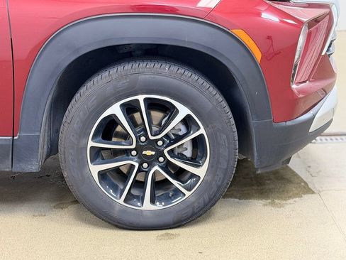 Used 2025 Chevrolet TrailBlazer LT AWD/4WD image 4