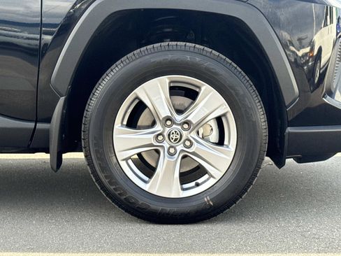 Used 2025 Toyota RAV4 XLE image 30