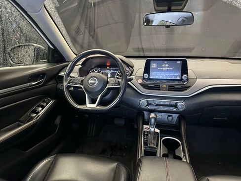 Used 2024 Nissan Altima 2.5 SR FWD image 6