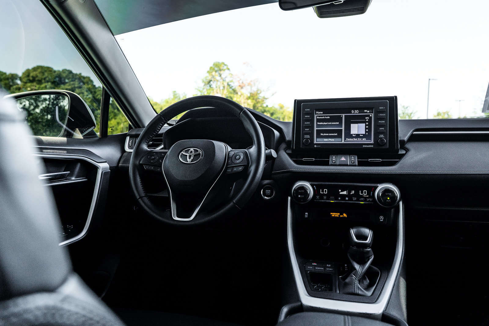 Used 2022 Toyota RAV4 XLE Premium FWD image 30