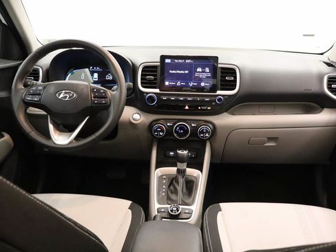 Used 2026 Hyundai Venue SEL FWD image 13