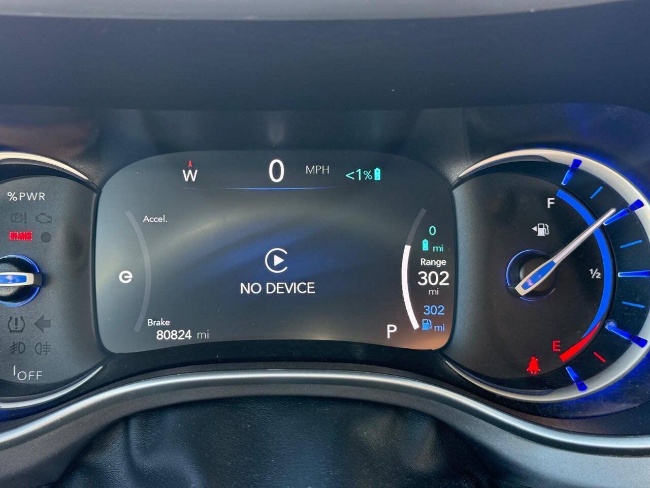 Used 2023 Chrysler Pacifica Touring-L FWD image 13