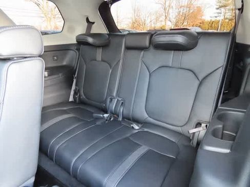 Certified 2025 Honda Pilot Touring image 16