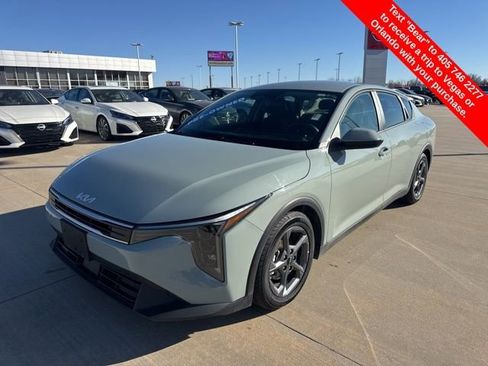 Used 2025 Kia K4 LXS image 1