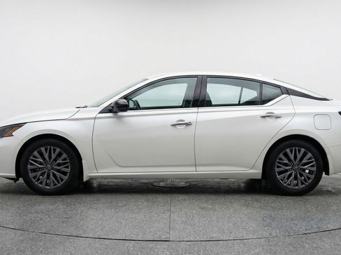 Used 2025 Nissan Altima 2.5 SV image 5