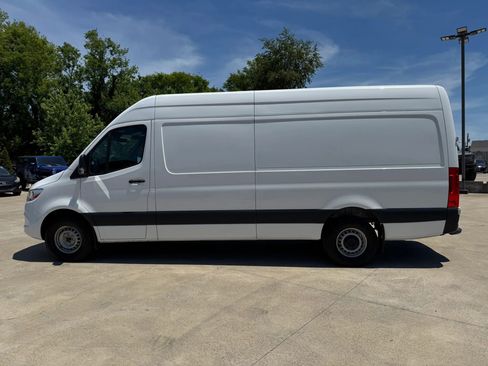Used 2021 Mercedes-Benz Sprinter 2500 w/ Driver Convenience Package image 19