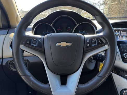 Used 2015 Chevrolet Cruze LT image 13