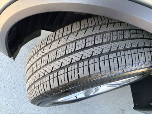 Used 2025 Acura MDX SH-AWD image 12