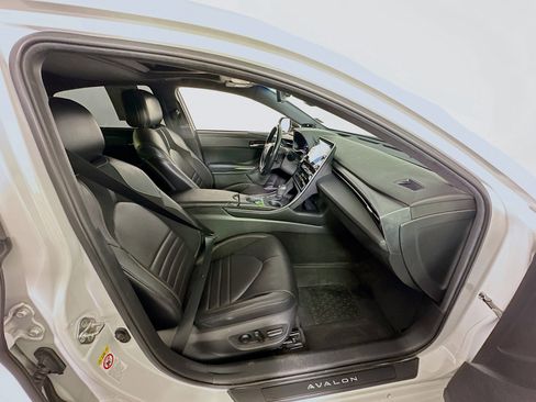 Used 2019 Toyota Avalon Touring w/ Advanced Safety Package FWD image 33