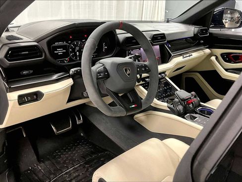 Used 2025 Lamborghini Urus SE image 7