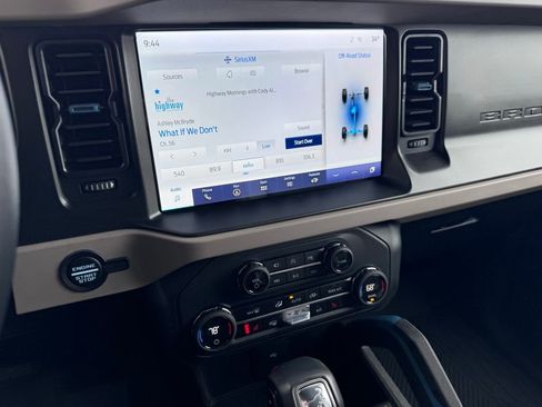 Used 2023 Ford Bronco Wildtrak image 15