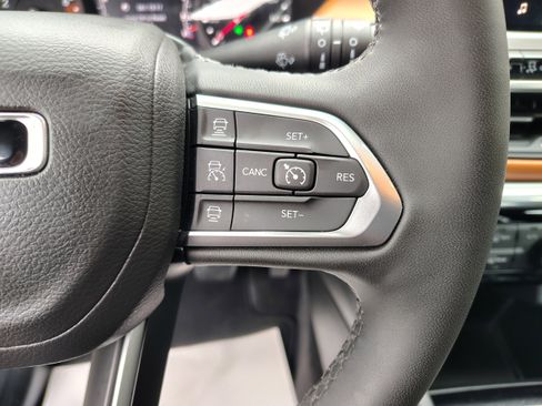 Certified 2024 Jeep Compass Limited image 28