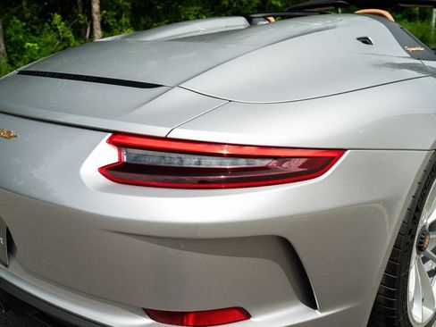Used 2019 Porsche 911 Speedster RWD image 37