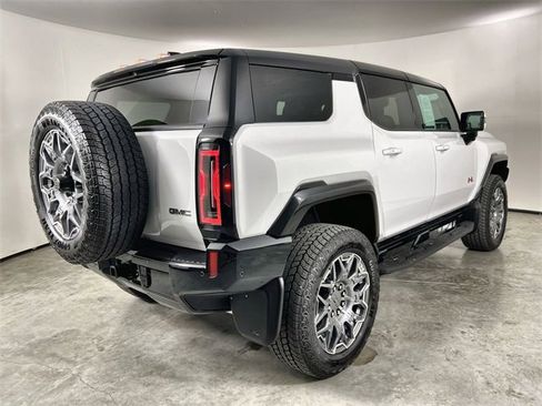 Used 2024 GMC Hummer EV 3X w/ LPO, Illumination Package image 8