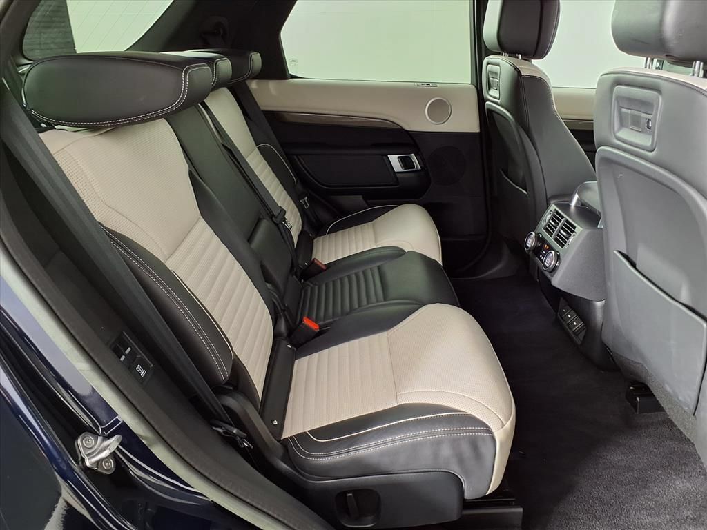 Used 2023 Land Rover Discovery HSE R-Dynamic AWD/4WD image 11
