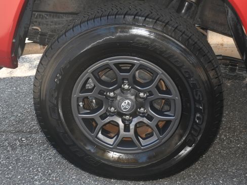 Used 2017 Toyota Tacoma TRD Sport image 20