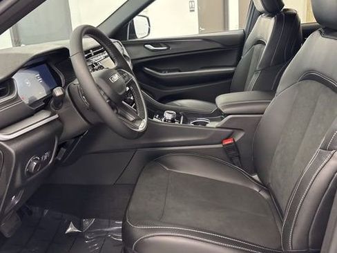 New 2025 Jeep Grand Cherokee Altitude image 17