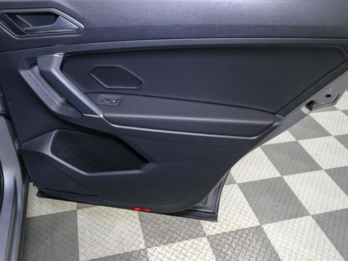 Used 2020 Volkswagen Tiguan SEL AWD/4WD image 24