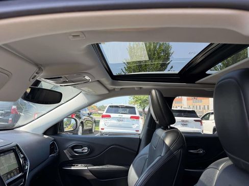 Used 2019 Jeep Cherokee Limited AWD/4WD image 4